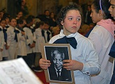 niño con foto de Mandela