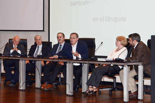 Autoridades e integrantes de Revista Uruguay